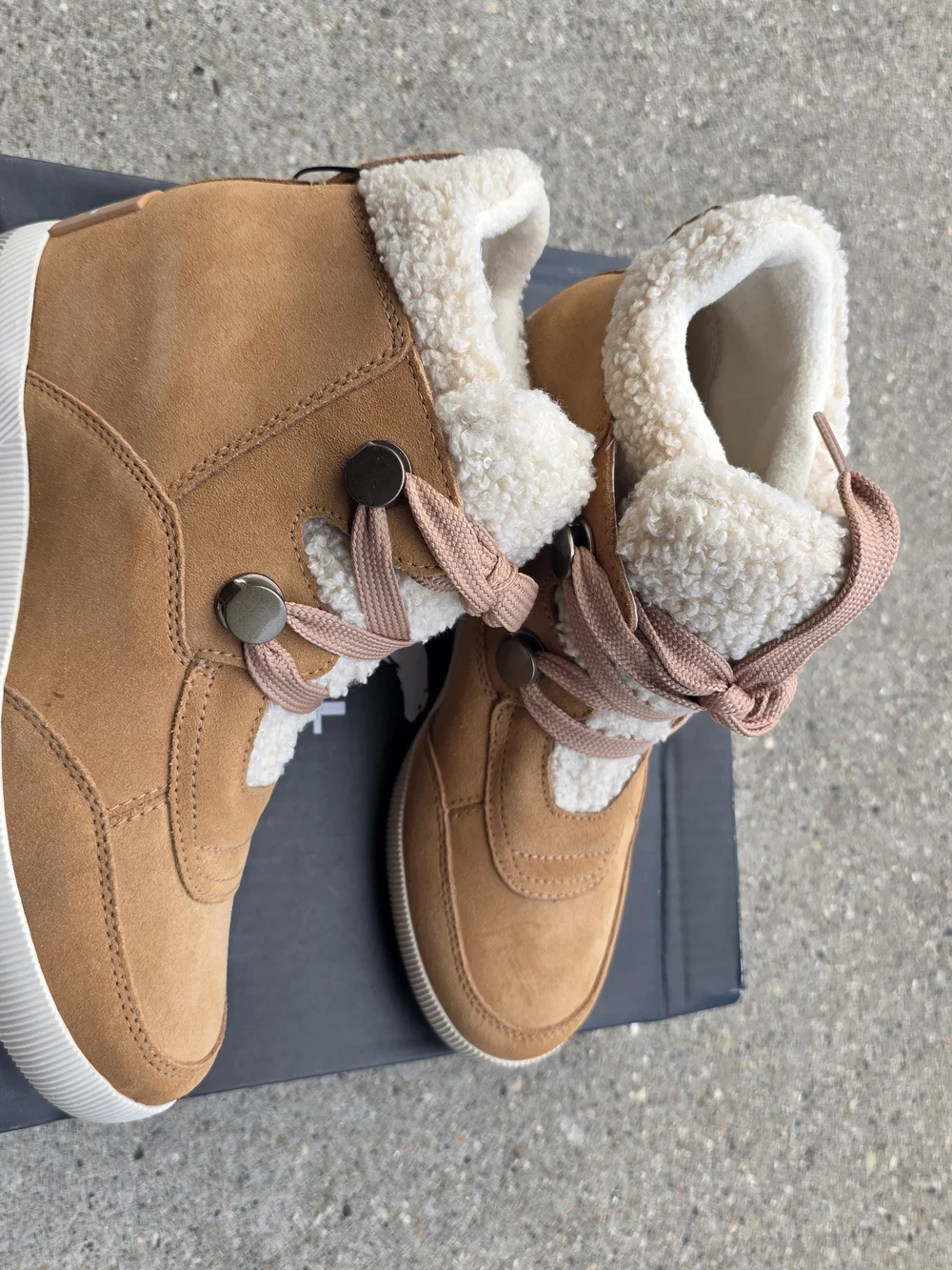 Sorel Kinetic Cozy Shearling-Trim Tan Women's Size 7.5